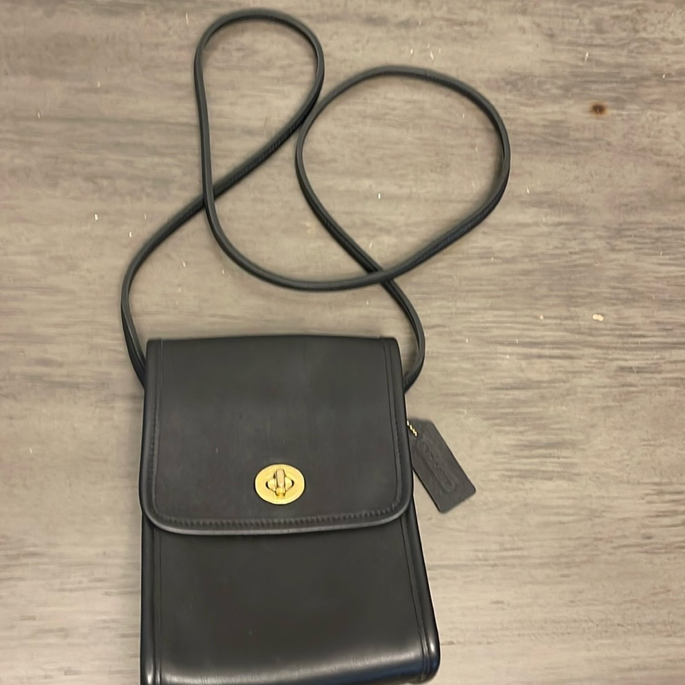 🔥Beautiful Vintage Coach Black 6 by 8 in EUC clean inside/out